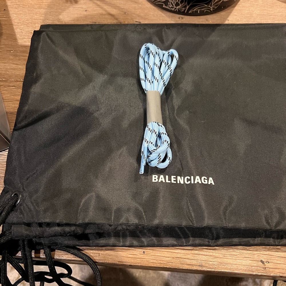 Balenciaga Triple S Sneakers (light blue) size 37 - Picture 5 of 5